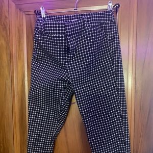 Old Navy Black and White Checkered Pixie Ankle Pants Size 6